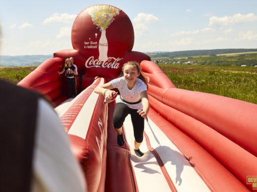 Bungee running Coca Cola